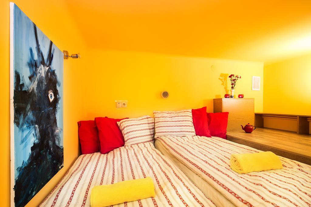 Live Like Locals: Market Square X Jewish District Krakau Kamer foto