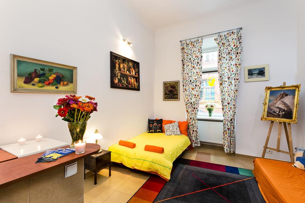 Live Like Locals: Market Square X Jewish District Krakau Buitenkant foto