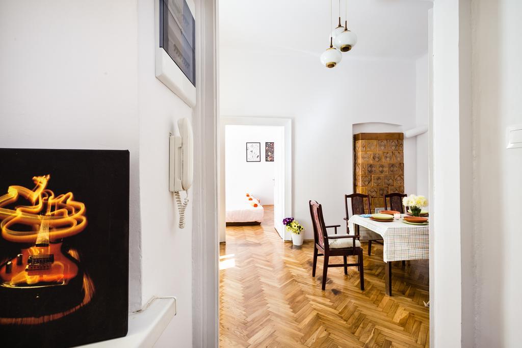 Live Like Locals: Market Square X Jewish District Krakau Buitenkant foto