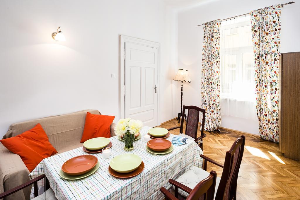 Live Like Locals: Market Square X Jewish District Krakau Buitenkant foto