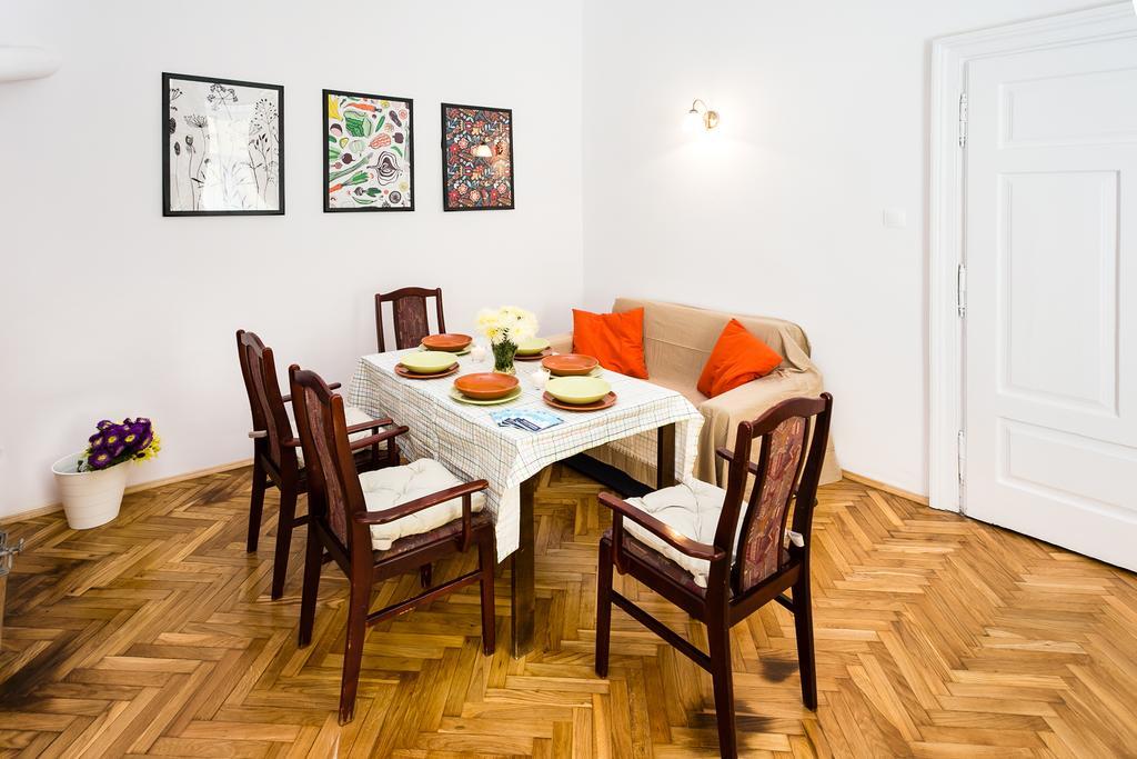 Live Like Locals: Market Square X Jewish District Krakau Buitenkant foto